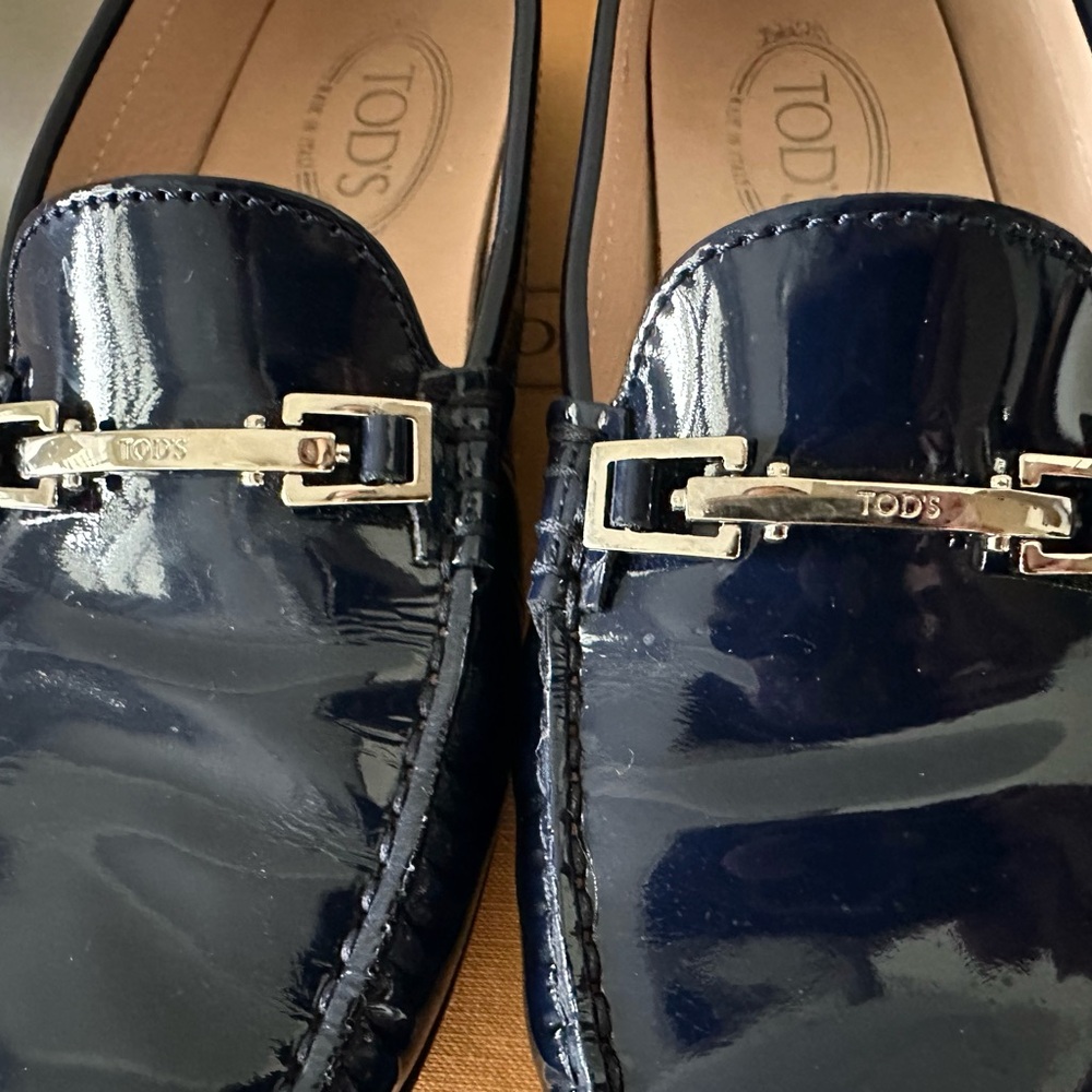 TOD’S Gommino Patent Leather Loafers Navy Blue Size 39 - Excellent Condition box - Picture 4 of 11
